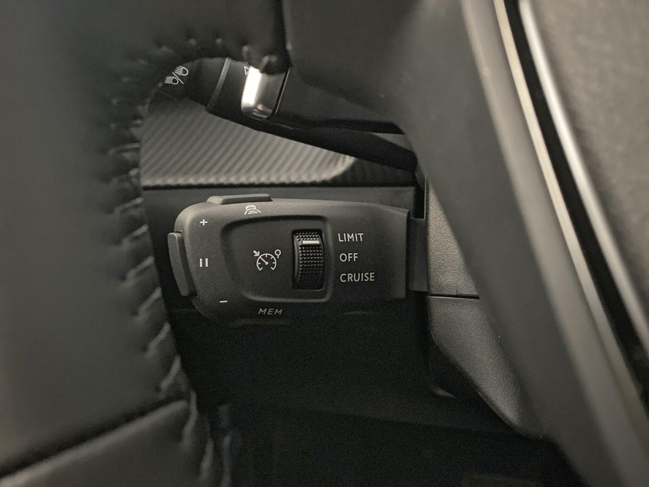 Peugeot 2008 hybrid 145 ch e-dcs6 allure — photo 20
