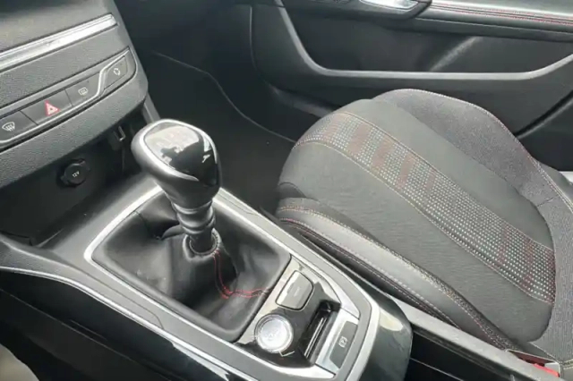 Peugeot 308 sw puretech 130ch s&amp;s bvm6 — photo 15