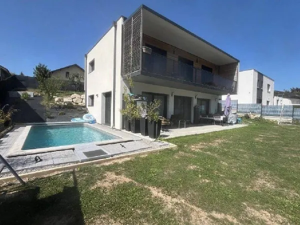 Villa 4 pièces 145 m²
