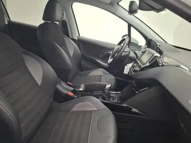 Peugeot 2008 1.2 puretech 110ch s&amp;s bvm5 — photo 28