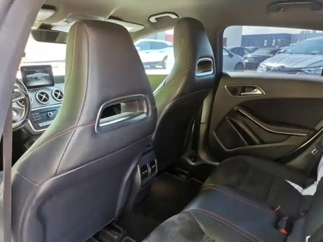 Mercedes Cla 200 d launch edition pack amg — photo 13