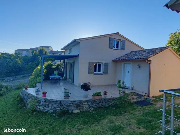 Propriété avec 2 maisons indépendantes