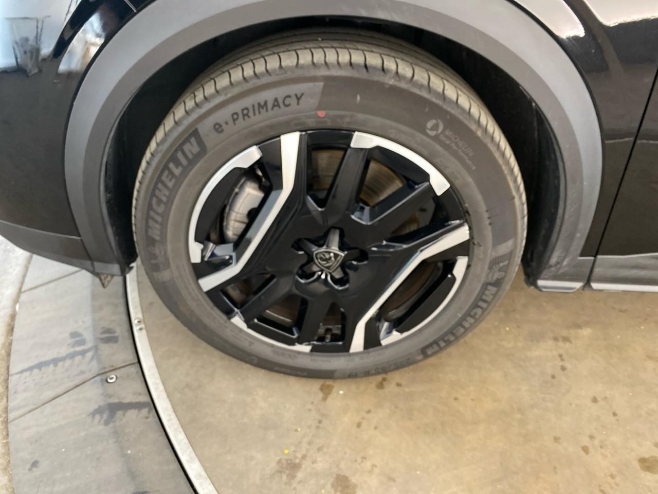 Peugeot 3008 electrique 210 ch 73 kwh allure — photo 11