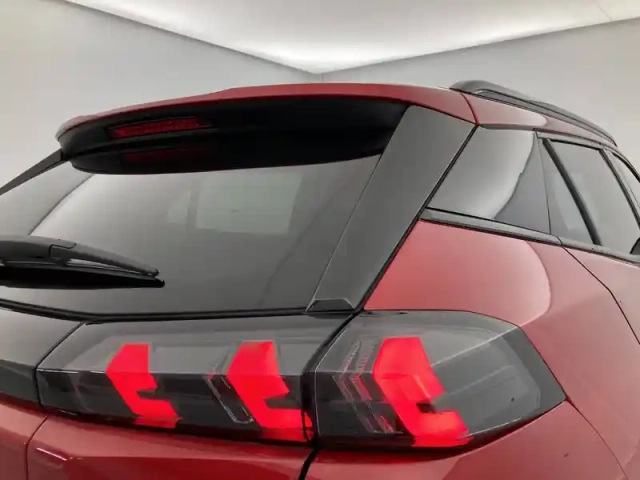 Peugeot 2008 puretech 130 s&amp;s eat8 — photo 17