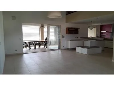 Location superbe appartement 4 pièces de 200 m² à FDF