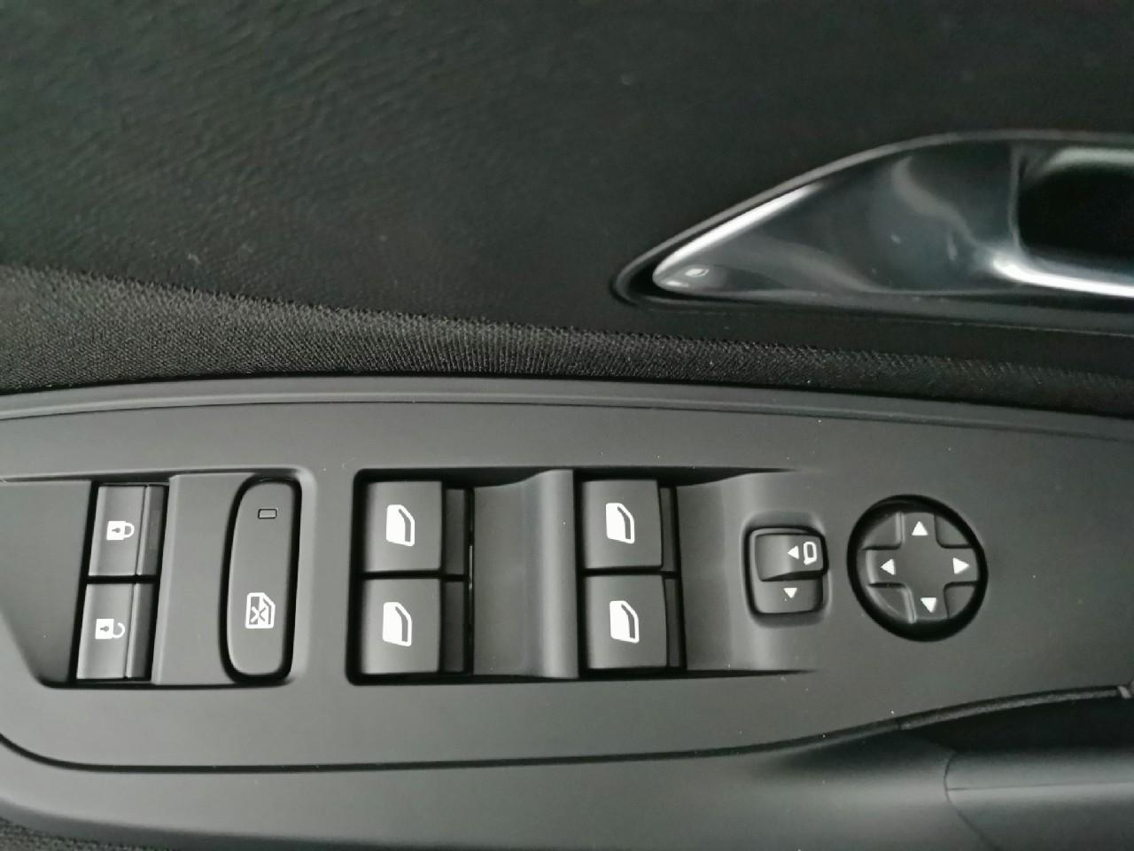 Peugeot 308 hybrid 145 e-dcs6 style — photo 17