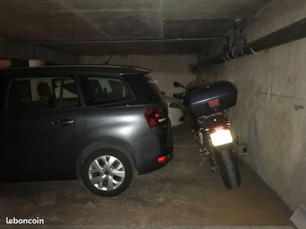 Grande place de parking - 15m² - Paris 12 - Michel Bizot