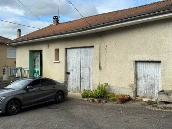 Maison de village avec grange