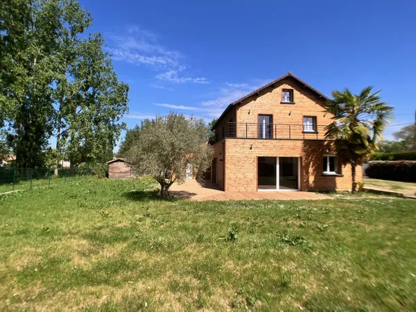 Maison contemporaine de 210 m2 habitables environ en Vallée