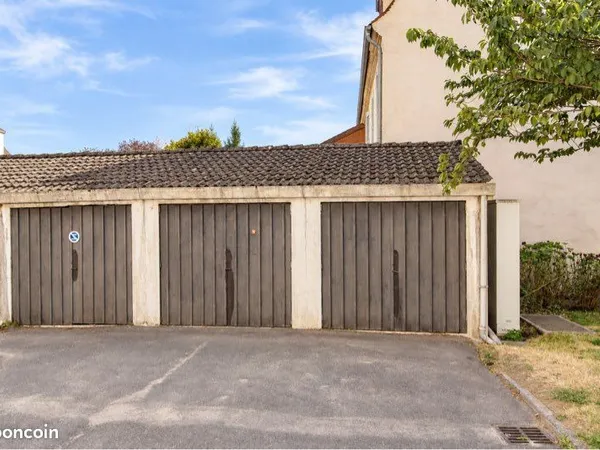 Garage à louer - Auxonne centre ville