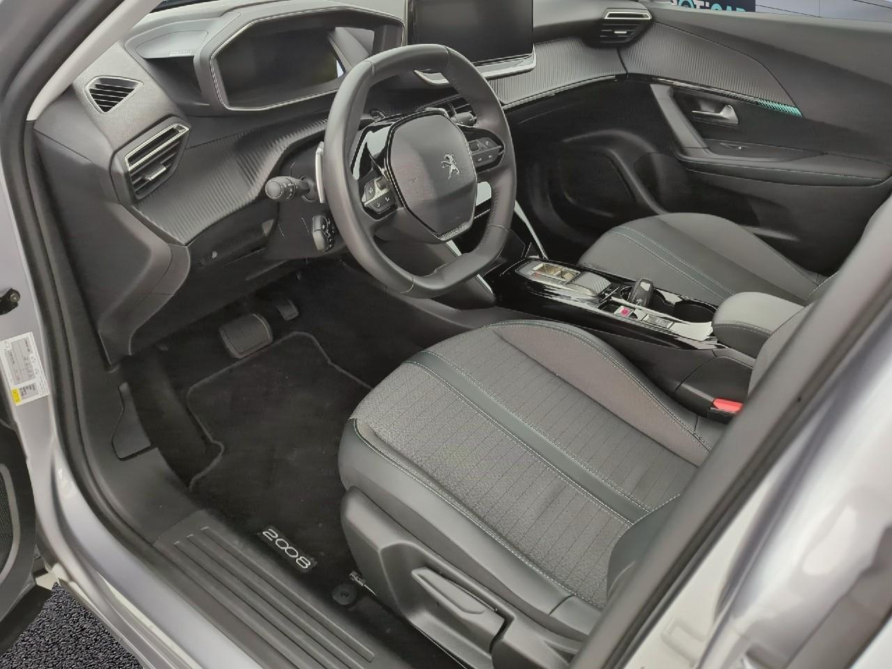 Peugeot 2008 puretech 130 s&s eat8 allure pack — photo 14