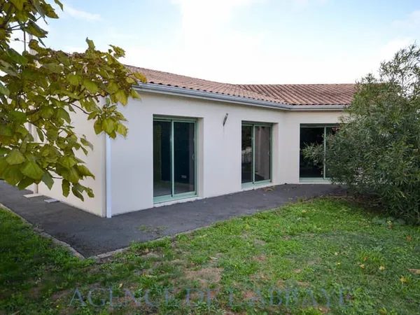 VARZAY PAVILLON RÉCENT PLAIN PIED 2 CH VERANDA TERRAIN GARA