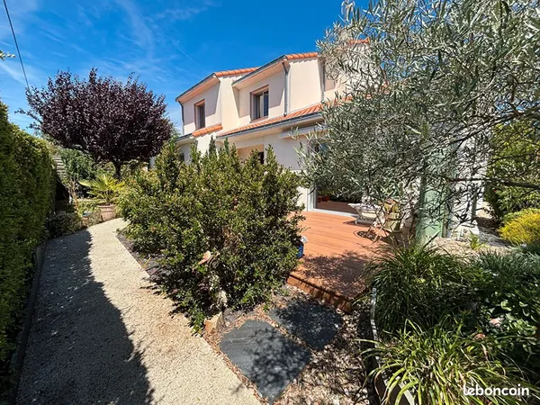 Maison 8 pièces 166 m²
