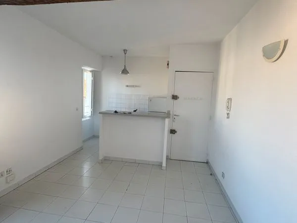 Appartement meublé t2 32m2 entre la gare et les arènes