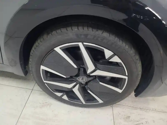 Peugeot 208 hybrid 110 e-dcs6 — photo 9