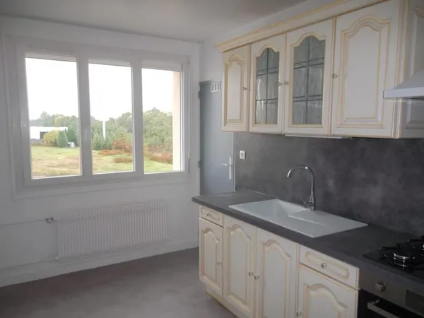 APPARTEMENT T4 A LOUER RIORGES - LE PONTET