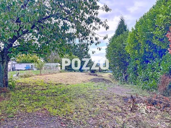 A VENDRE . TERRAIN A BATIR DE 678M2 NON VIABILISE. CONDE SUR VIRE.