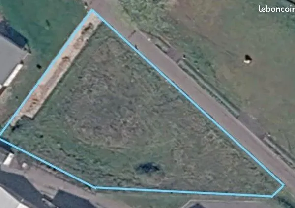 Terrain constructible de 3325m2 dans zone d'activité
