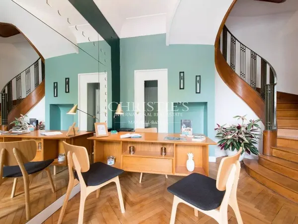 Villa 14 pièces 323 m²