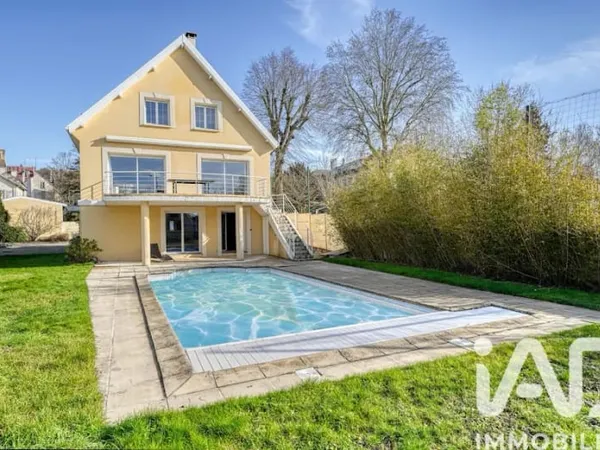 Maison 10 pièces 246 m²