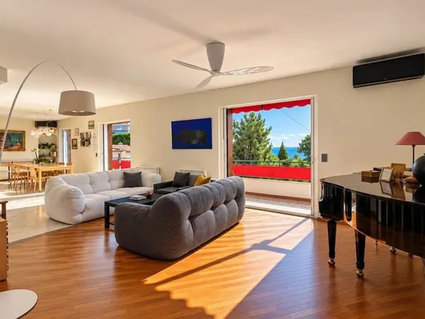 VILLEFRANCHE-SUR-MER - Appartement-Villa 157m2