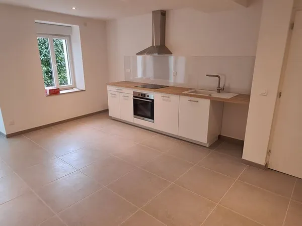 Appartement de 53 m² au rez-de-chaussée, 2 chambres, entièrement rénové