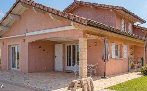 Maison style provençal avec piscine