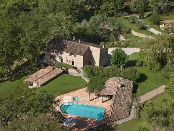 Bastide en pierre avec 7 chambres