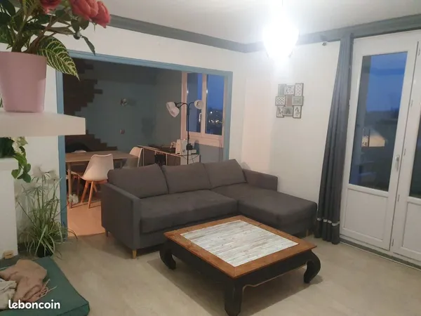 Chambre meublée en colocation