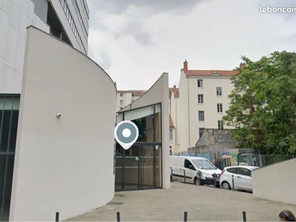 Reprise bail place parking sécurisée Lyon 7