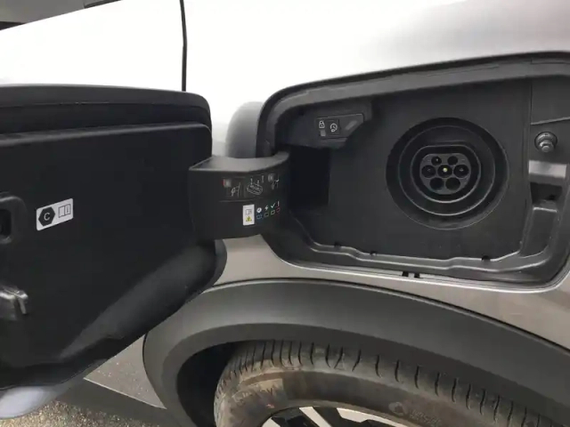 Peugeot 3008 plug-in hybrid 195 e-dcs7 — photo 24