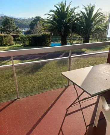 Studio meublé 26 m² Biarritz - résidence avec piscine - balcon sur parc