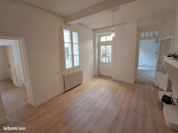 T3 rénové 66 m² - RDC - Libourne centre - Cuisine équipée + cour