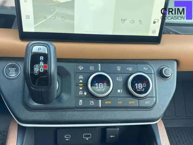 Land Rover Defender 110 p400e phev bva8 x-dynamic — photo 9