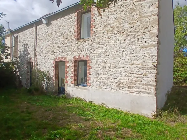 Maison en pierre Quilly