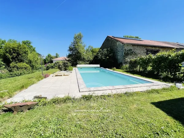 Maison de caractère en pierres avec piscine