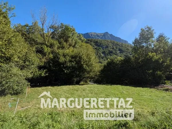 Terrain constructible 1589m²