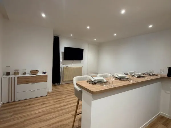 Appartement 3 pièces entièrement rénové - Proximité centre ville et parc de l'Hôtel de ville