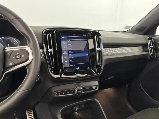 Volvo Xc40 t3 163ch r-design geartronic 8 suréquipé + toit ouvrant — photo 12