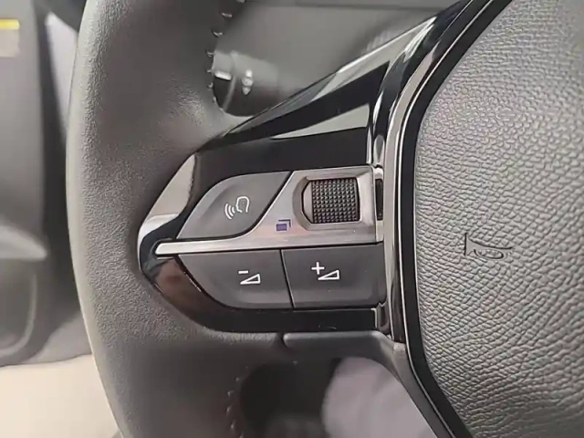 Peugeot 208 electrique 50 kwh 136ch — photo 42