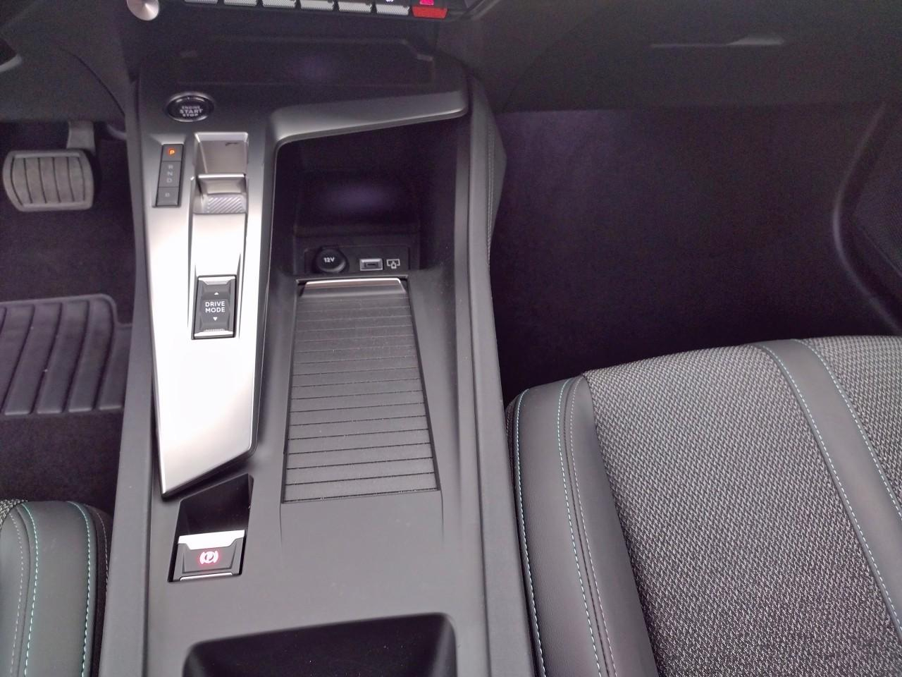 Peugeot 308 phev 180 e-eat8 allure pack — photo 21