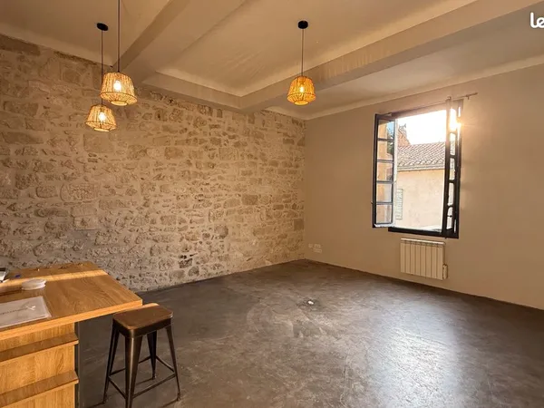 Appartement T3 centre ville St Gilles refait à neuf