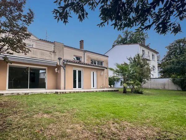 Maison 7 pièces 174 m²