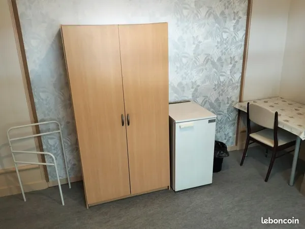 Chambre meublée
