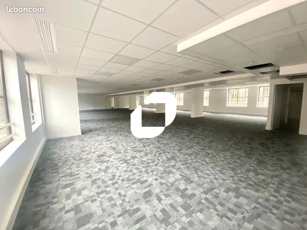 Bureaux 886 m²