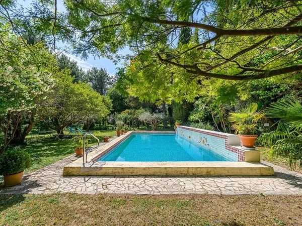 Maison 15 pièces 648 m²