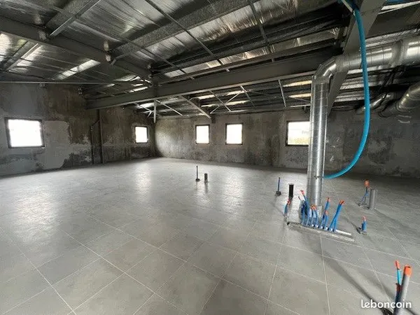 Bureau 295 m²