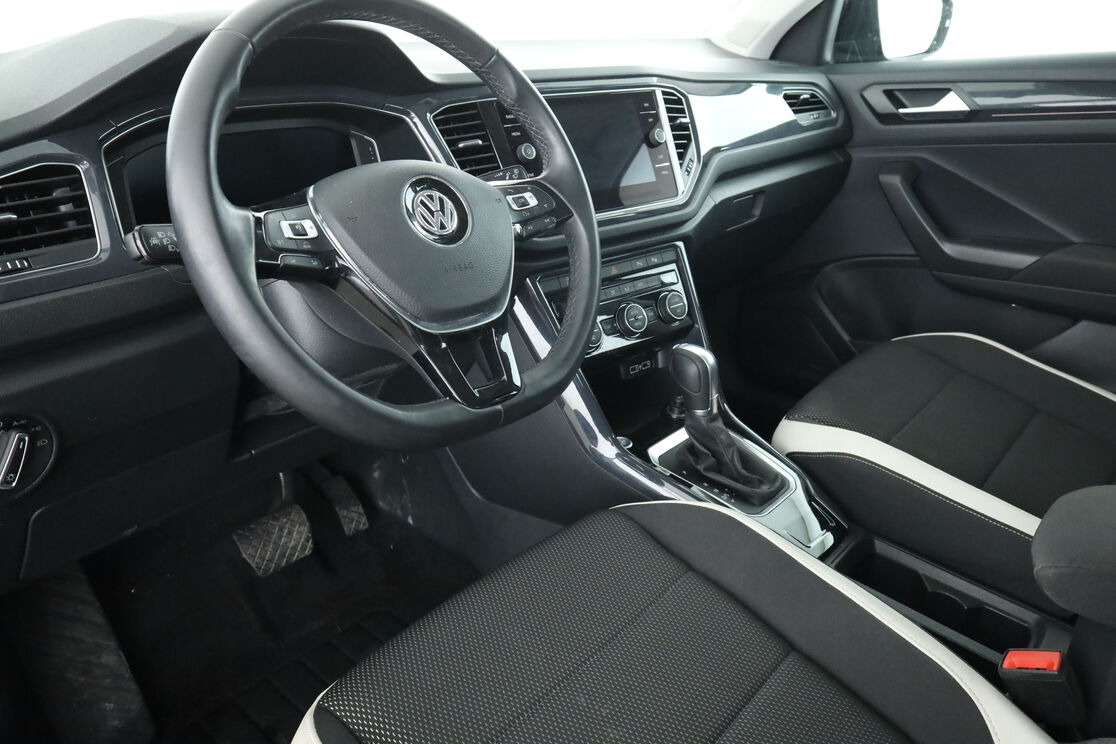 Volkswagen T-Roc 1.5 TSI EVO Carat DSG7 — photo 10