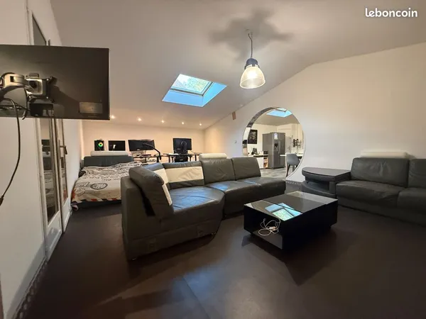 Bureau 700 m²
