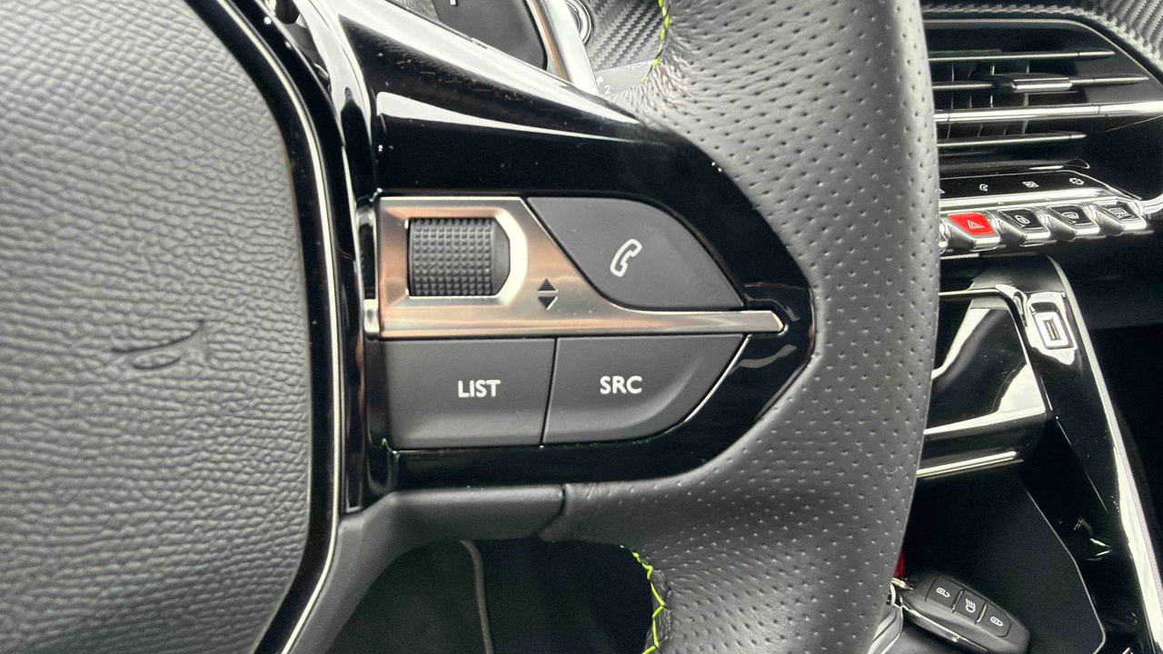 Peugeot 208 PureTech 100 S&amp;S EAT8 — photo 28